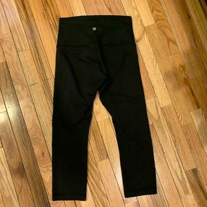 Lululemon size 6 cropped leggings great condition
